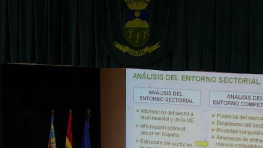 El Teatro de Algueña durante la presentación de la diagnosis del mármol