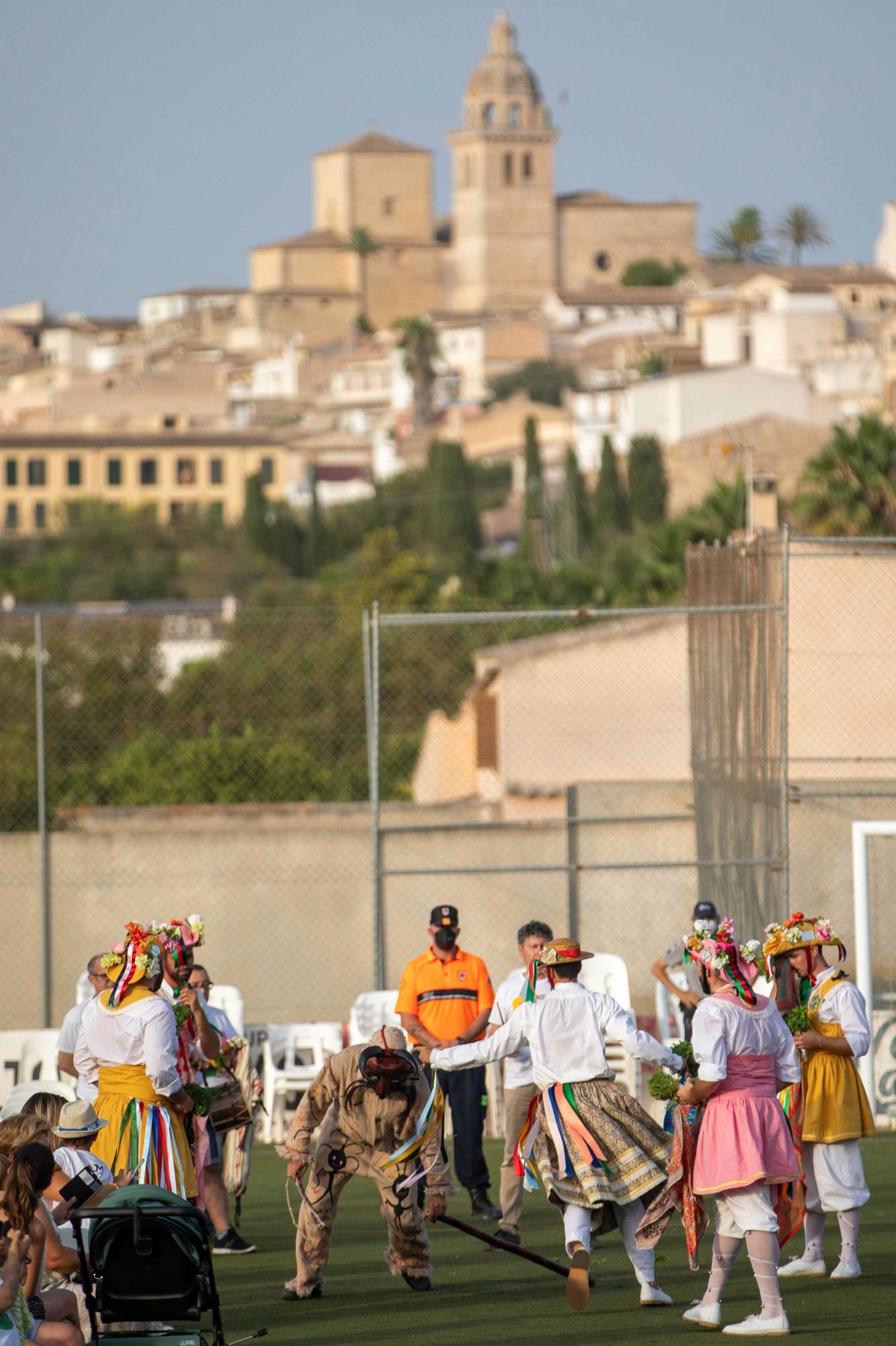 Los 'Cossiers' de Montuïri danzan con el lema: "Facem bulla, però amb seny"