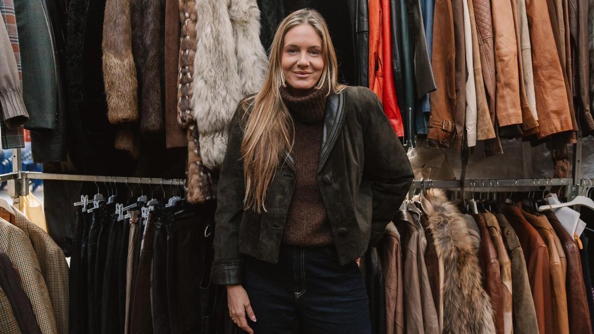 María de las Heras, la cara visible de Milucandco, transforma americanas y abrigos desde un taller improvisado en el trastero de la casa de sus padres.