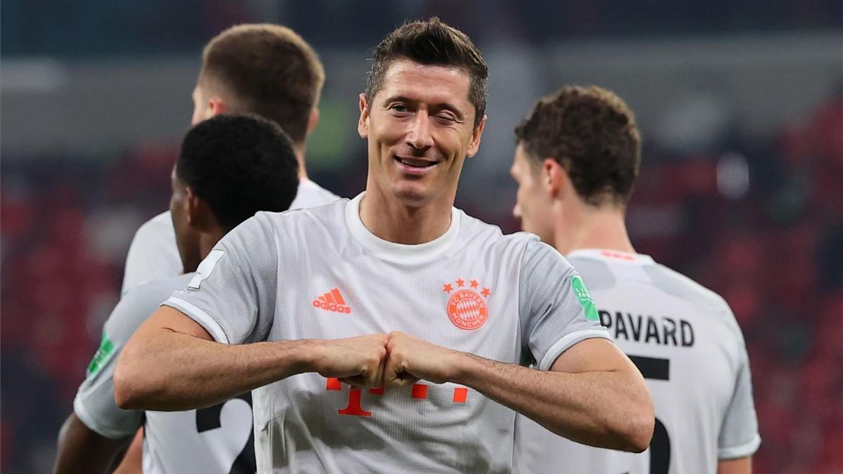 Lewandowski celebra su segundo gol ante el Al-Ahly.