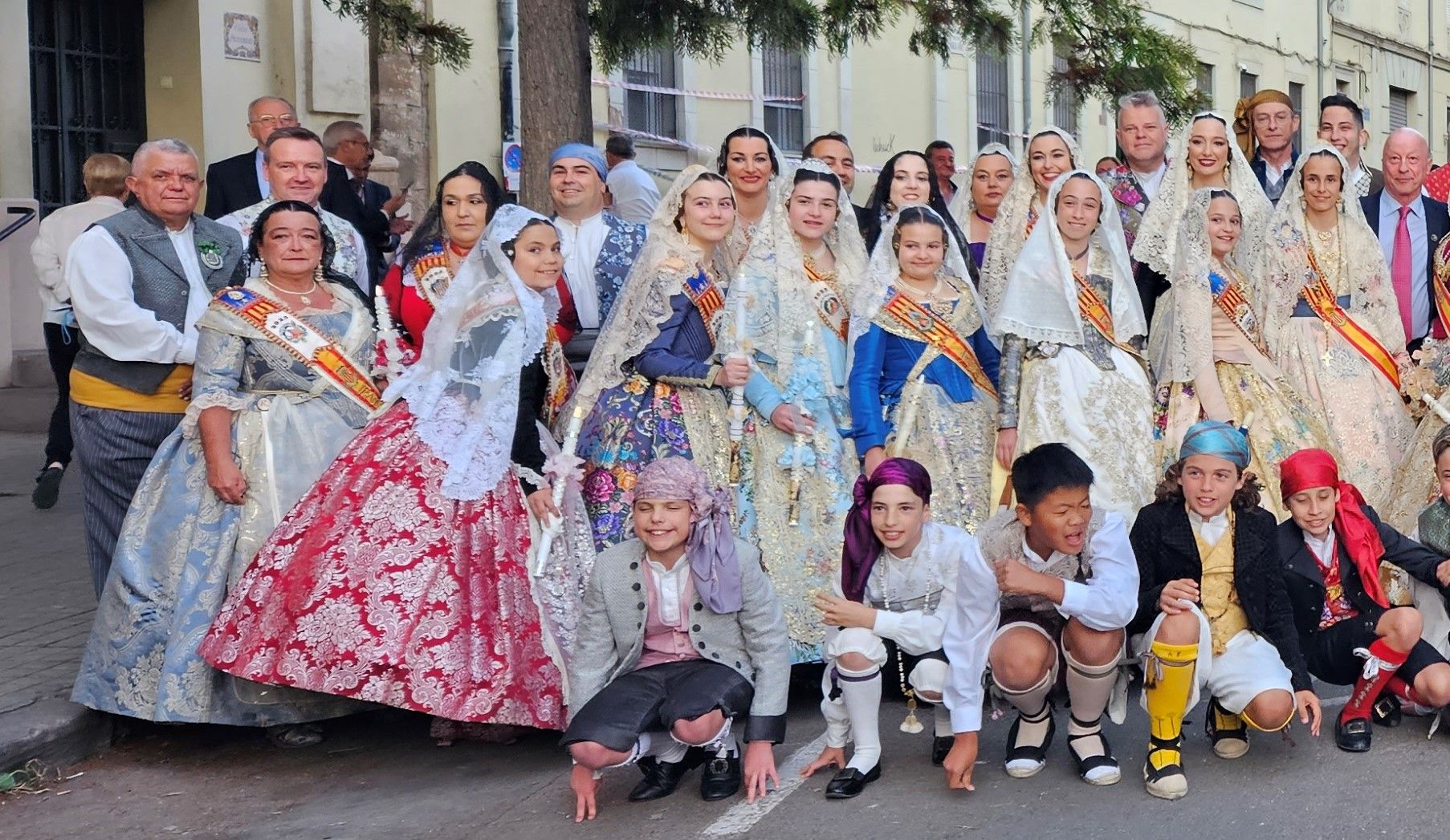 Laura, Paula, las cortes y las fallas de Zaidía acompañan al Cristo de la Fe