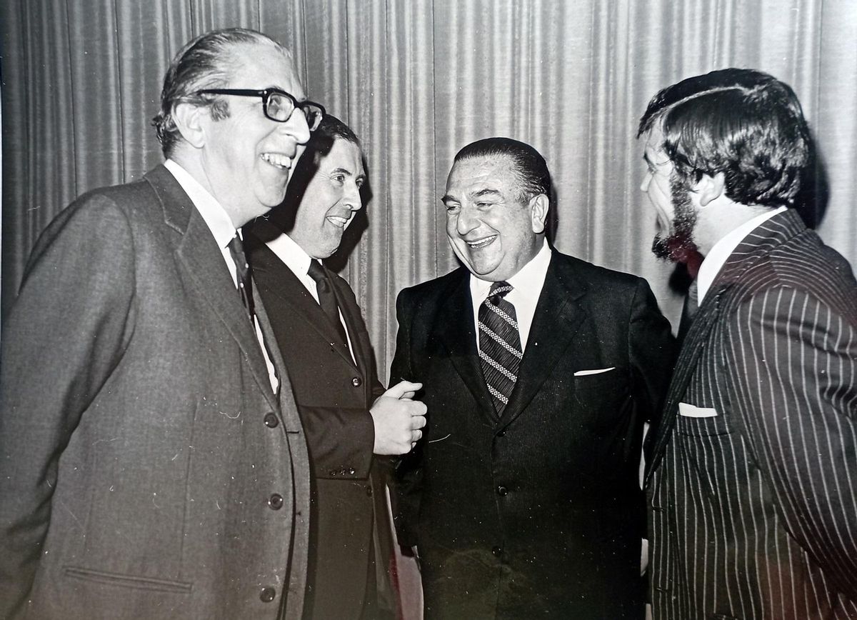 De izquierda a derecha, el malagueño Joaquín Juste Cestino, embajador de España en Irlanda, junto al ministro irlandés de Educación, el director general español de Relaciones Culturales y José Antonio Sierra, en la inauguración del Instituto en 1974.