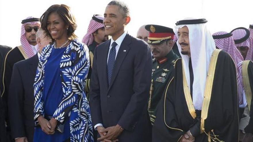 Michelle Obama, criticada en Arabia Saudí por no llevar velo