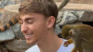 Dean Huijsen disfruta de las vacaciones en un santuario para animales en Dubái.