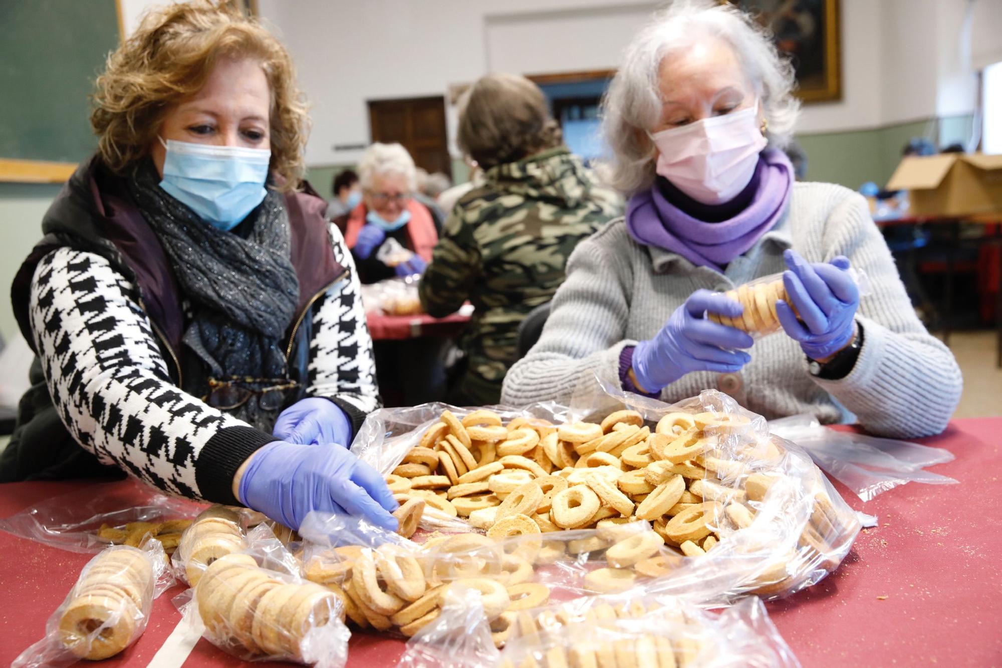 En imágenes: Jove se llena de rosquillos para celebrar San Blas