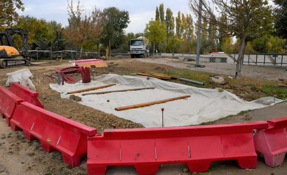 En el anfiteatro-plaza de toros se va a construir un cerramiento perimetral. | AYTO . DE ZUERA