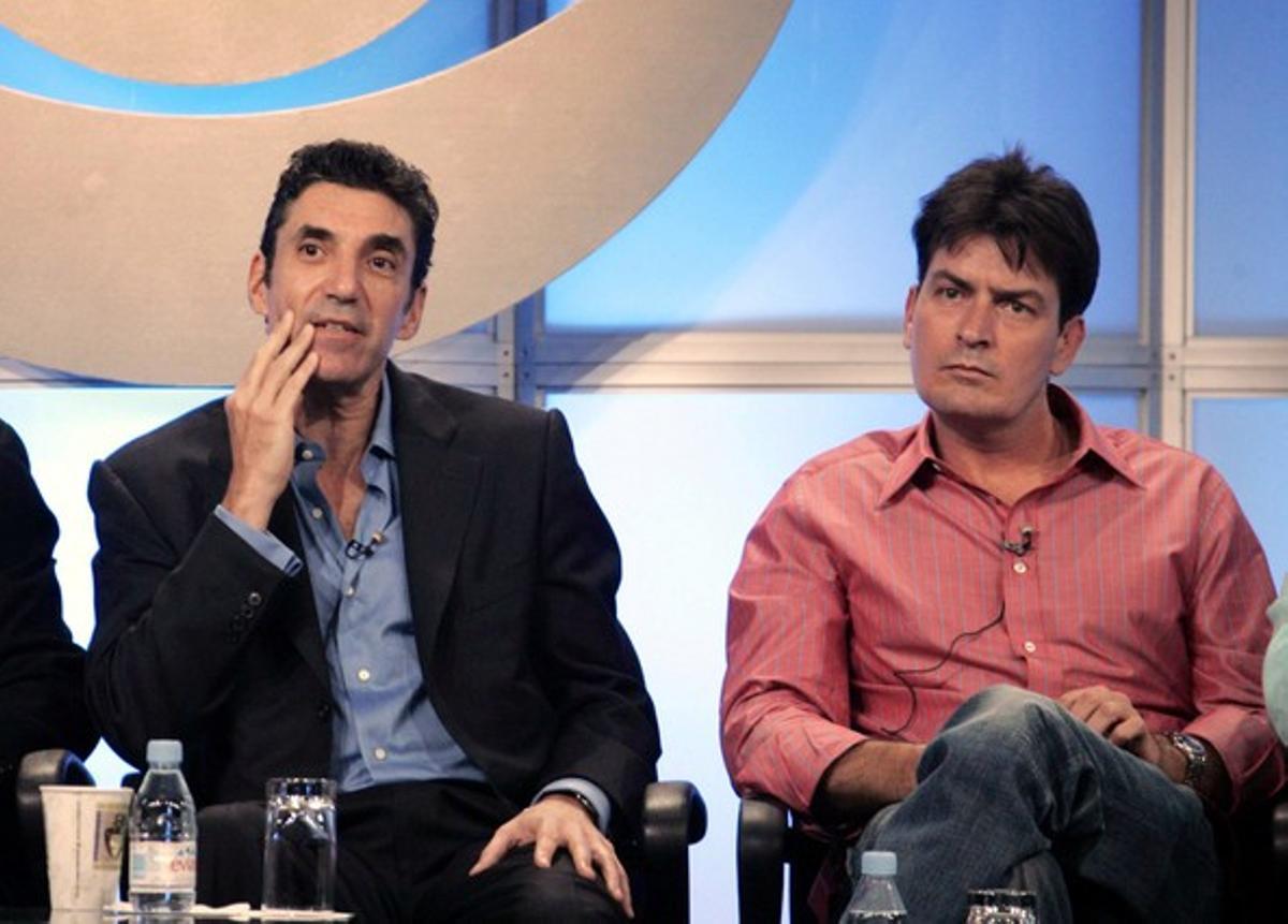 Charlie Sheen, amb el productor de ’Dos hombres y medio’, Chuck Lorre. Charlie Sheen, amb el productor de ’Dos hombres y medio’, Chuck Lorre.