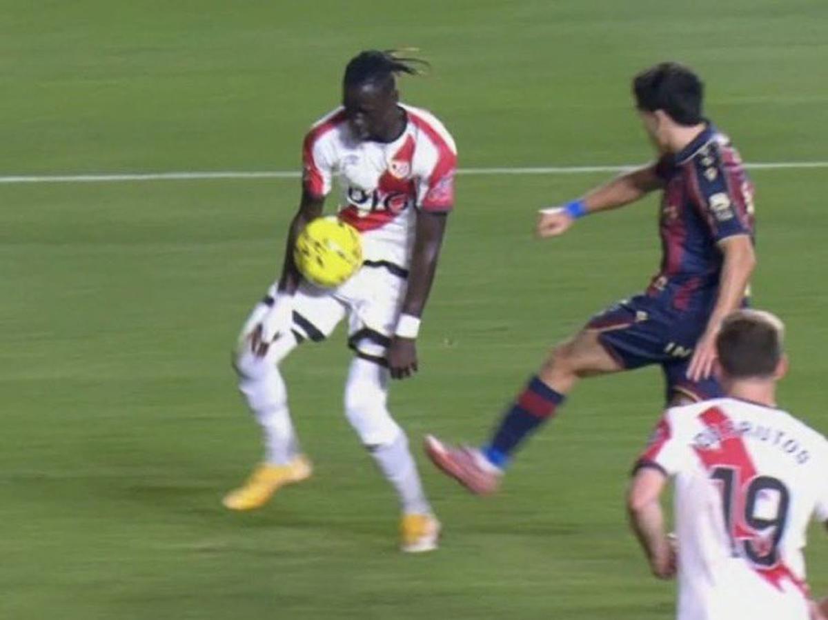 El gol de Ciss no debió subir al marcador.