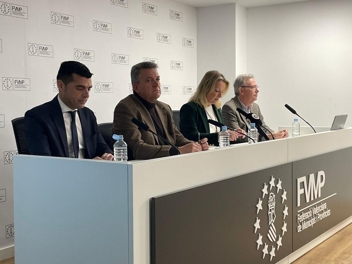 Miguel Ángel Ivorra, Vicente Martínez Mus, Paqui Bartual y Félix Frances en la presentación del Patricova 3 en la FVMPV.