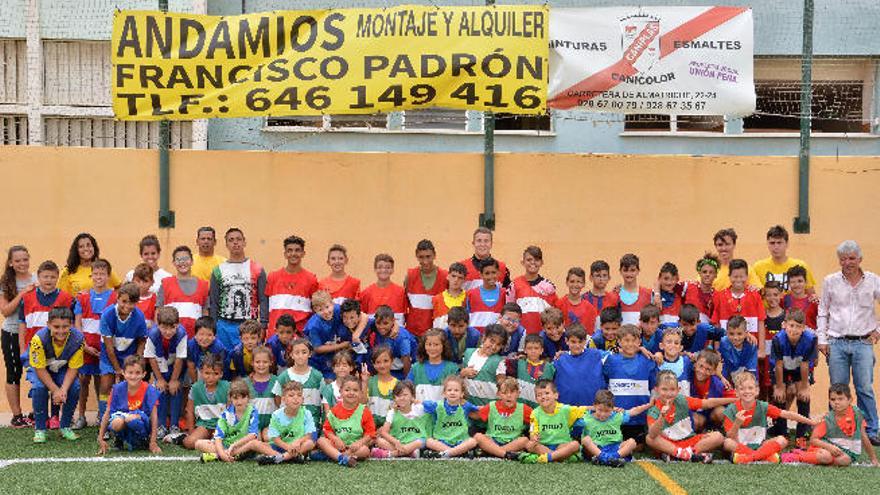 El Peña clausura su clinic solidario en el barrio de San José