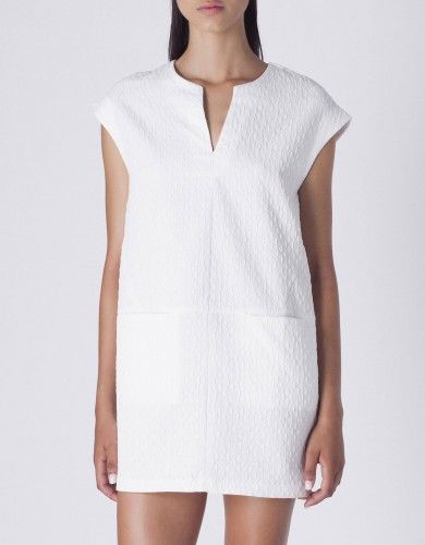 Vestido blanco de Blanco. Precio: 35,99 euros