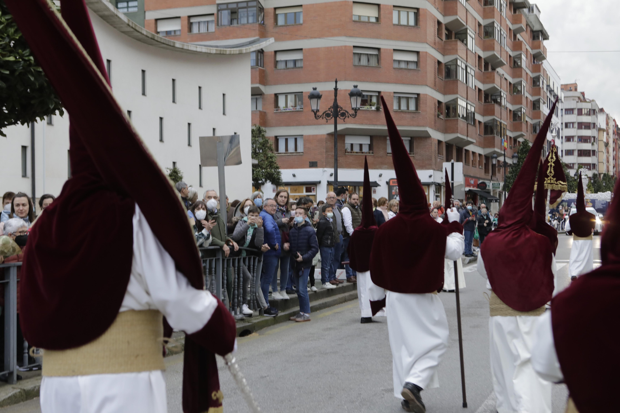 Los Estudiantes llevan al Señor de la Sentencia desde el cielo al Paraíso