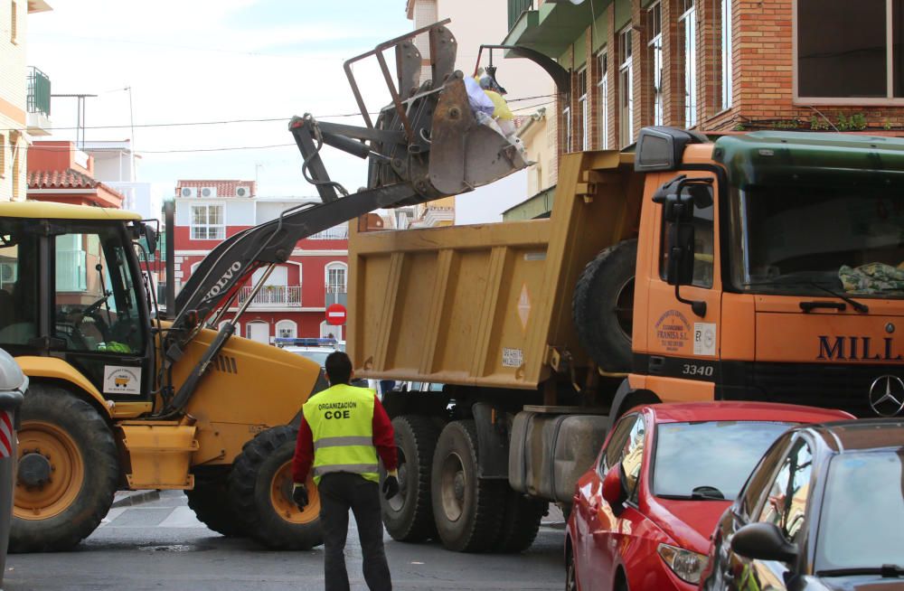 Recogida de residuos en la calle Padre Coloma