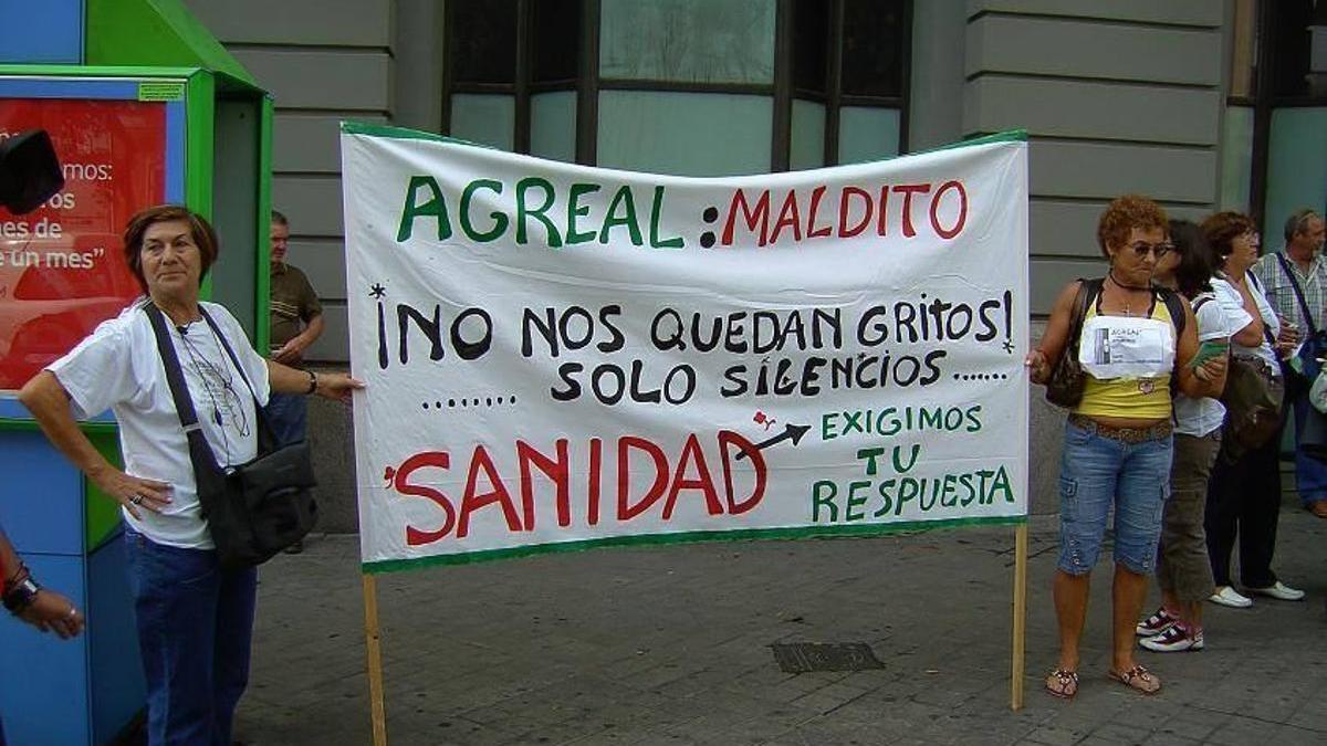 Imagen de archivo de mujeres protestando por los efectos de Agreal.