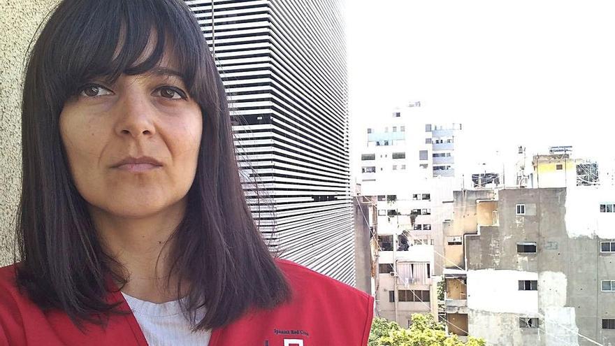 La valenciana Ana López, desde el balcón de su casa en Beirut (Líbano).