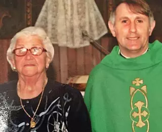 Fallece a los 96 años María Teresa Vila, madre del párroco de Lugones, Joaquín Serrano