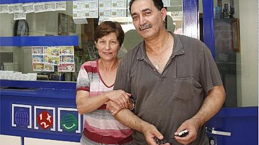 Manolita y Miguel, felices por el triunfo de su hijo.