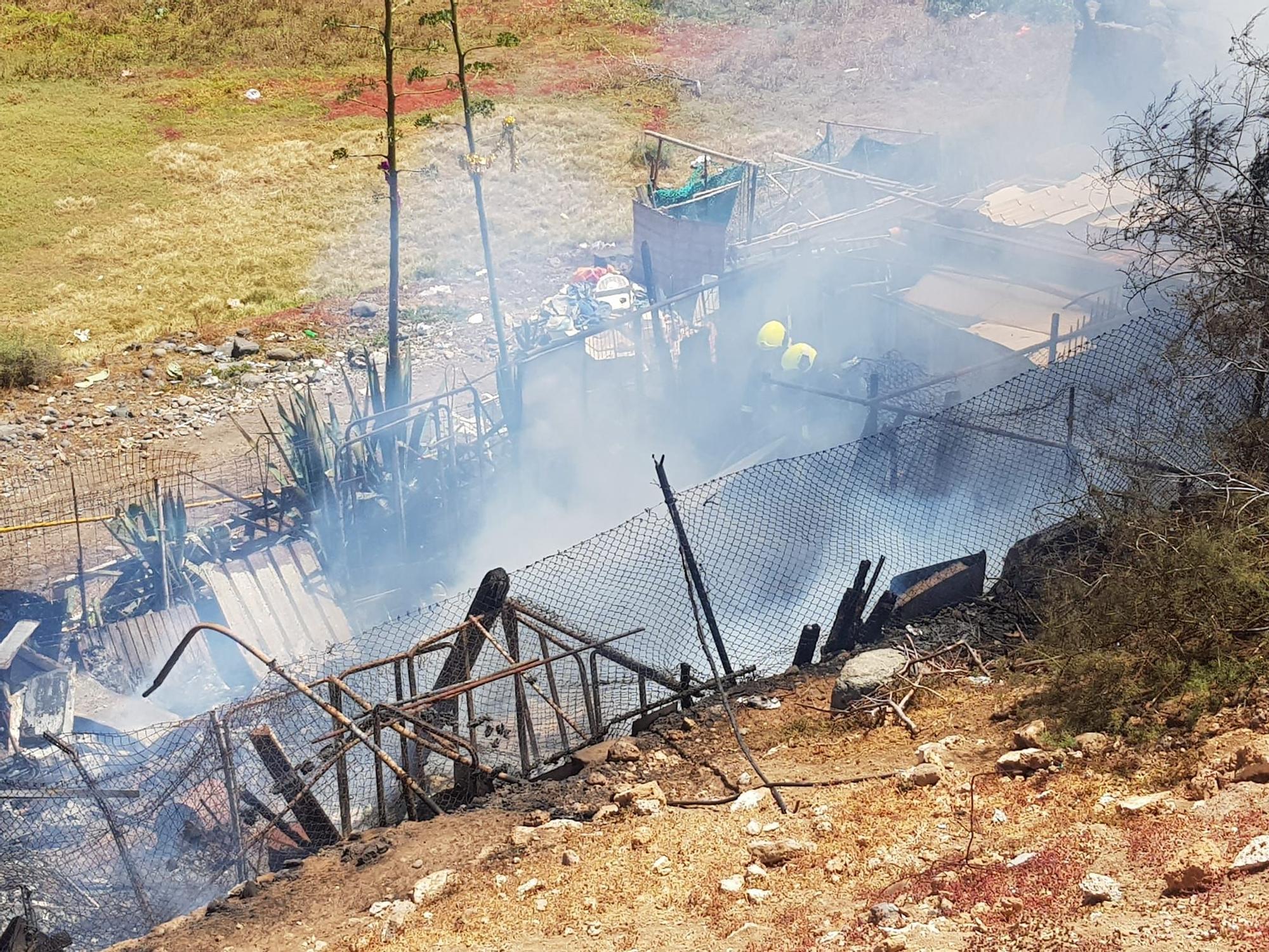 Incendio en una chabola en el Barranco de San Andrés, en Moya.