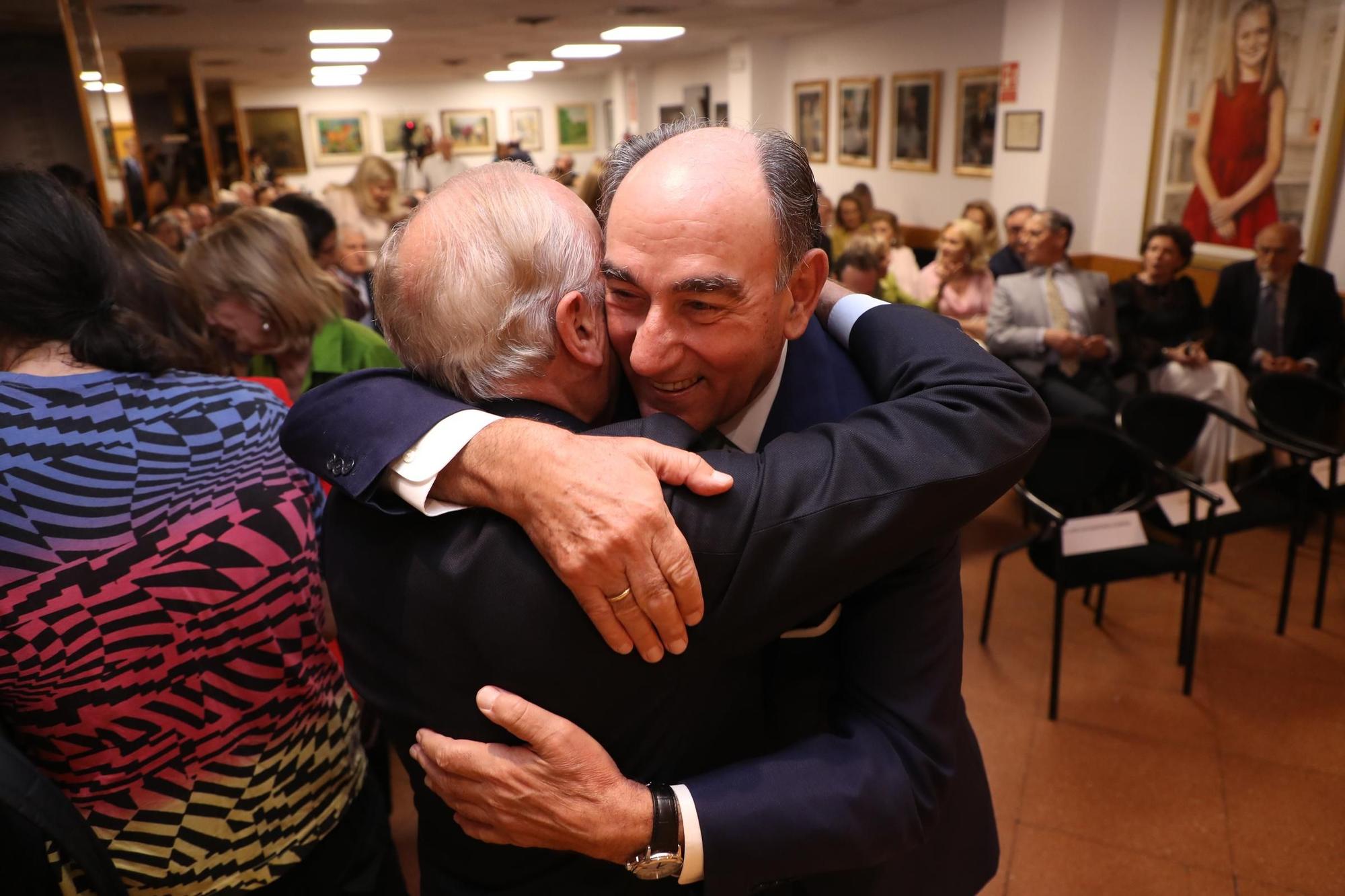 En imágenes | Imposición de la "Manzana de oro" del Centro Asturiano de Madrid, al oftalmólogo Luis Fernández-Vega