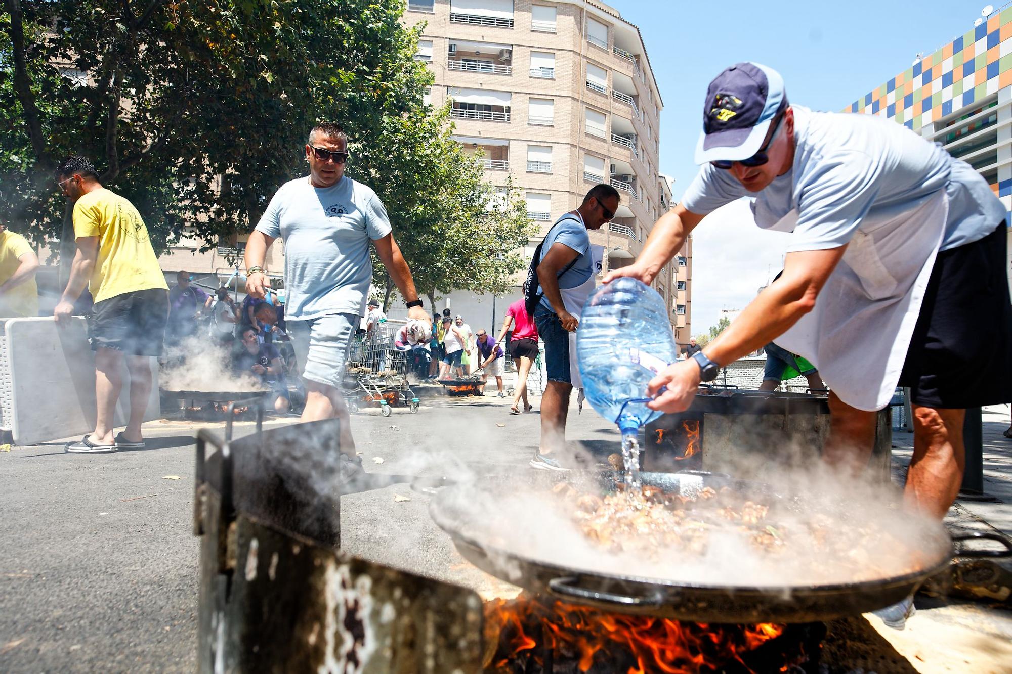 Galería de imágenes: Concurso de paellas en las fiestas de Sant Pere del Grau