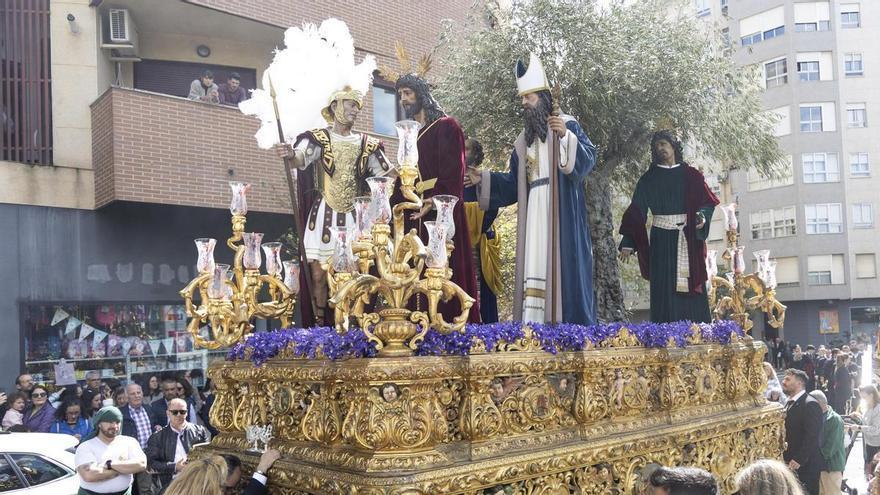 La procesión de la Humildad de Cáceres, con salida a las 15:40 horas, mantiene su recorrido tradicional desde El Vivero hasta San Juan