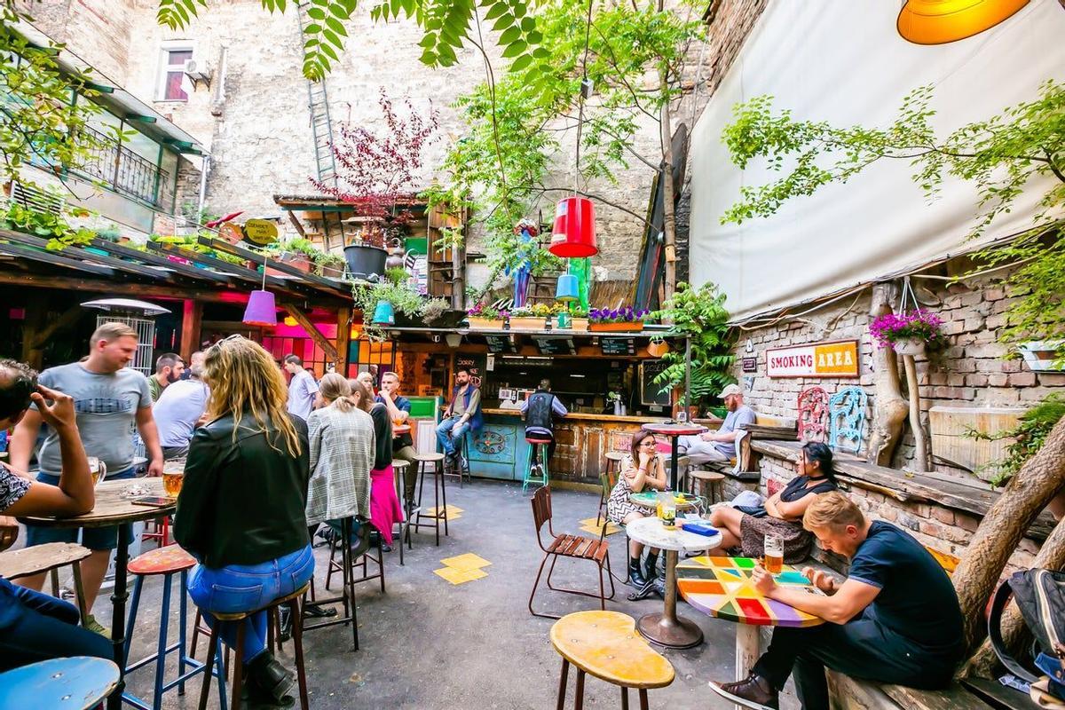 Budapest ruin pub Szimpla Kert