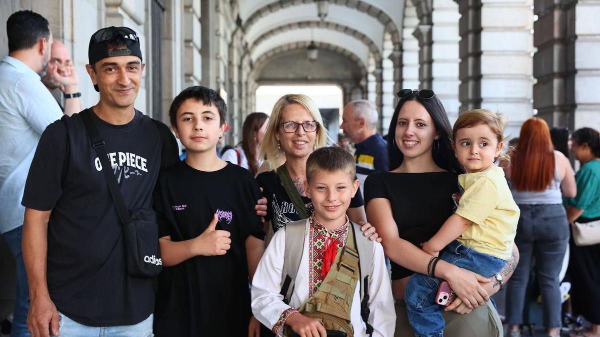 Por la izquierda, César Fernández, Juan Ramón Fernández, Virginia Prieto, Yevgeniy, Sara Martínez y Enol Fernández.
