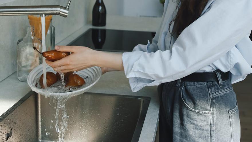 El agua que no debes tirar a la hora de cocinar: tiene propiedades poco conocidas