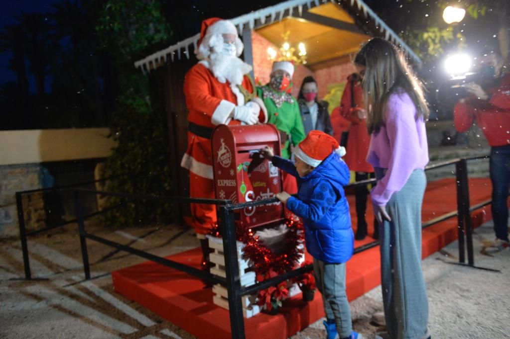 Así llega Papá Noel a Elche