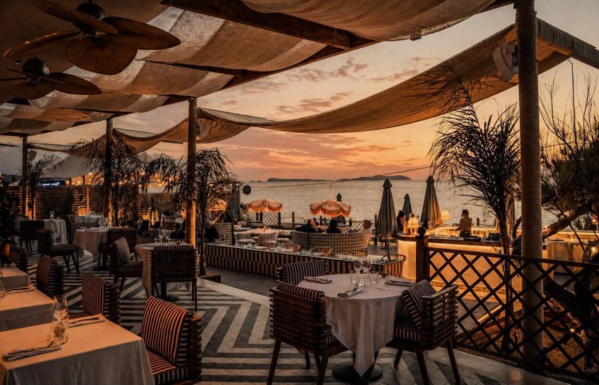 La terraza con vistas al mar de Bambino Ibiza. | BAMBINO IBIZA
