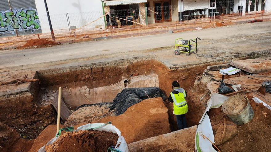 Desenterrada la base del mausoleo romano hallado en Ibiza