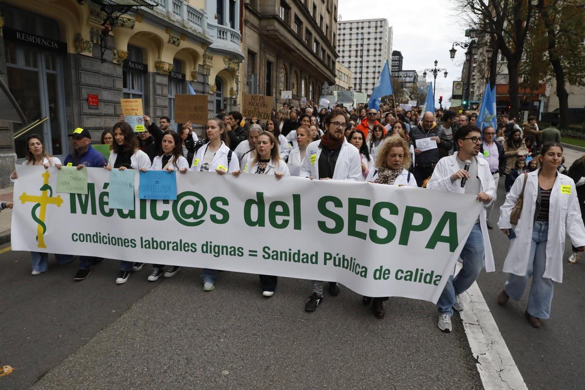 Manifestación de médicos en Oviedo, en el marco de la huelga de cuatro días de diciembre.