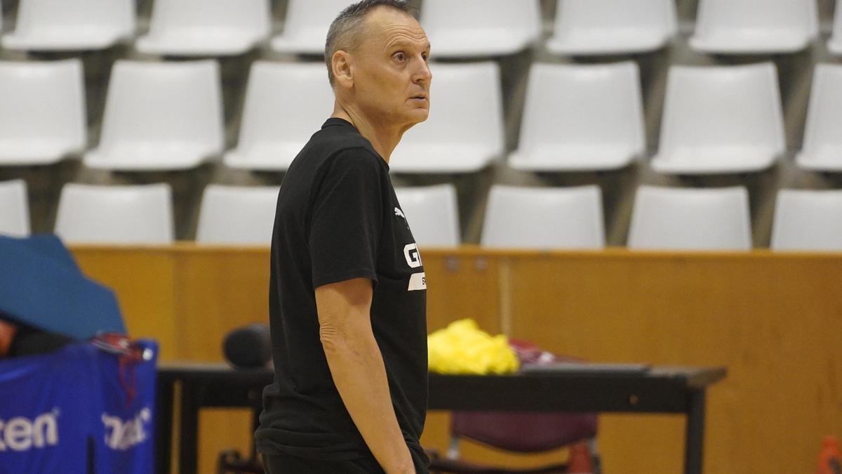 Roberto Íñiguez, al pavelló de Fontajau.