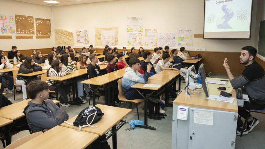 UJI y Facsa conciencian del uso del agua a jóvenes de Torreblanca