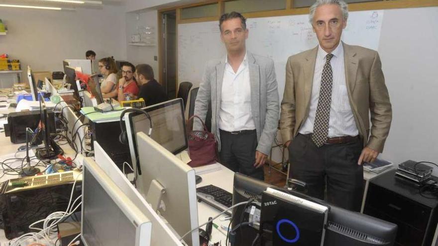 El director de Scio IT, Pablo Bermúdez, y el consejero delegado, Enrique Montero, en la sede de la firma.