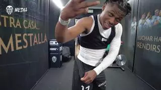 El vídeo de la locura de Ramazani tras ganar al Deportivo Alavés