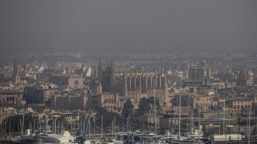 Erneut Verspätungen wegen Nebels am Flughafen von Mallorca - auch Wartungsarbeiten spielen eine Rolle