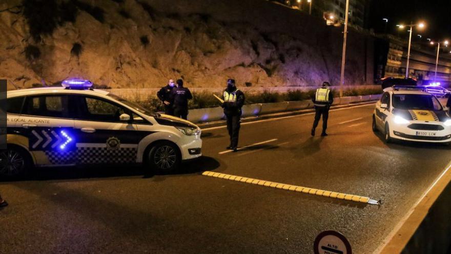 Un control en el acceso a Alicante por la playa del Postiguet