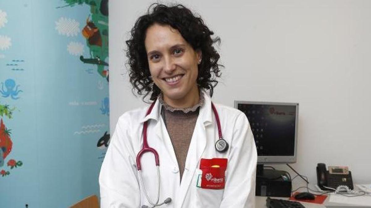 La psiquiatra infanto-juvenil experta en trastornos de la conducta alimentaria, Pomba Liñares, en el hospital Ribera Povisa.