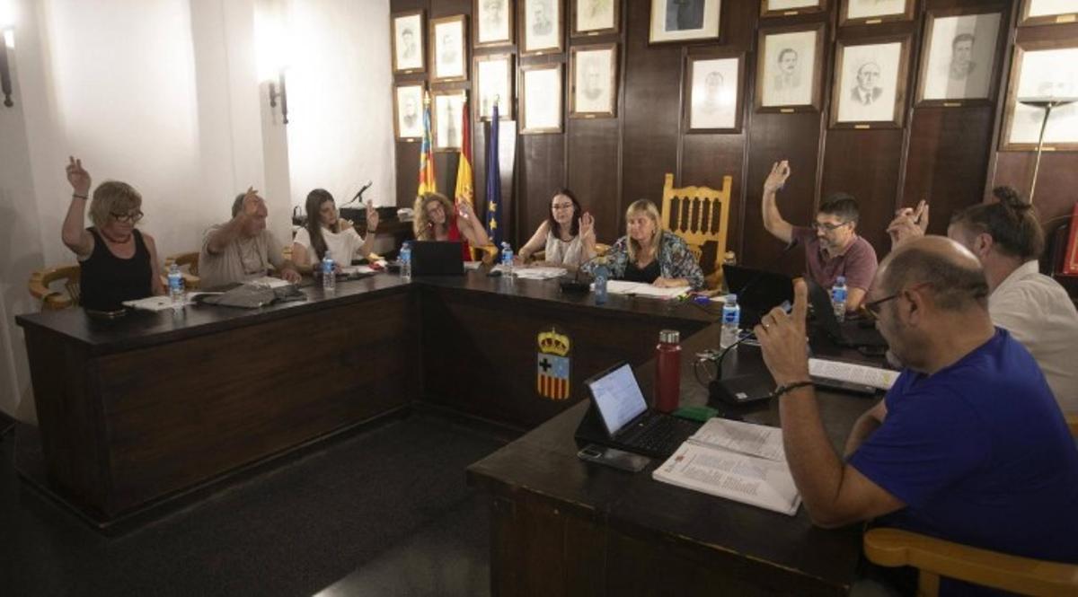 Pleno del Ayuntamiento de Quartell, en una imagen de archivo.