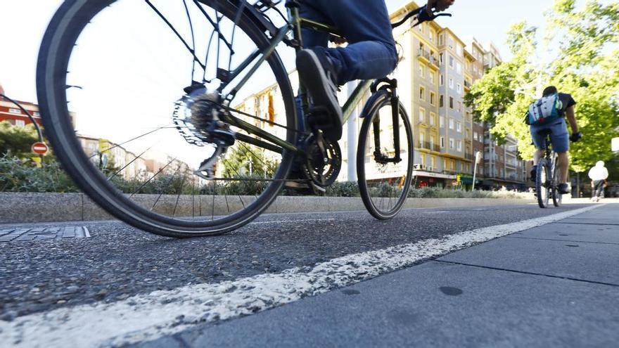 Este es el único caso en el que los ciclistas pueden circular por la acera en Zaragoza: "Con carácter excepcional..."