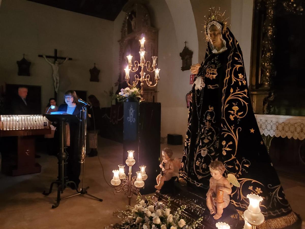 GALERÍA | Besamanos a la Virgen de la Soledad de Toro en la iglesia de Santa Catalina