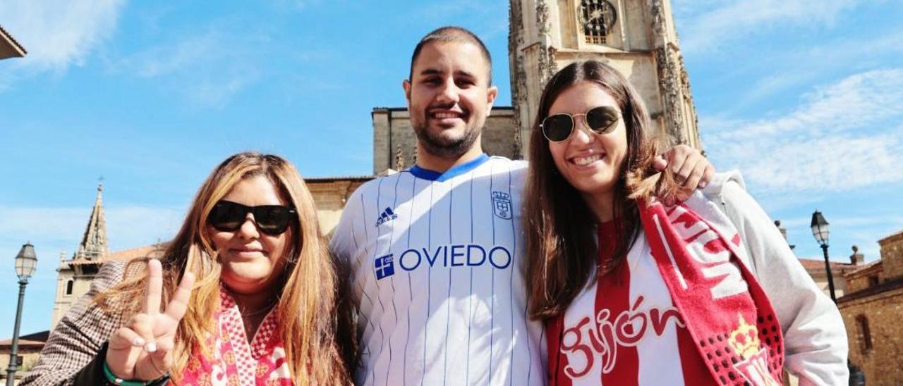 De la catalana que se hizo del Oviedo por Melendi al consejo de "La tarabica" a los jugadores del Sporting: así viven las aficiones las horas previas al partido