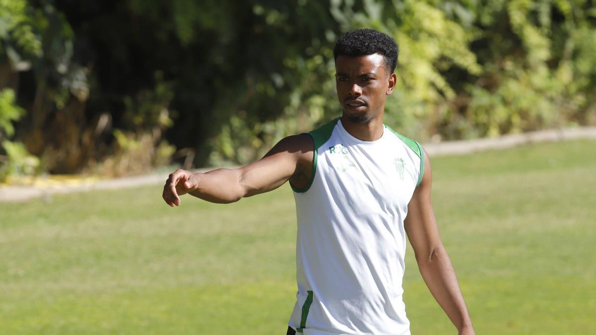 Dalisson de Almeida, durante un entrenamiento con el Córdoba CF en la Ciudad Deportiva.
