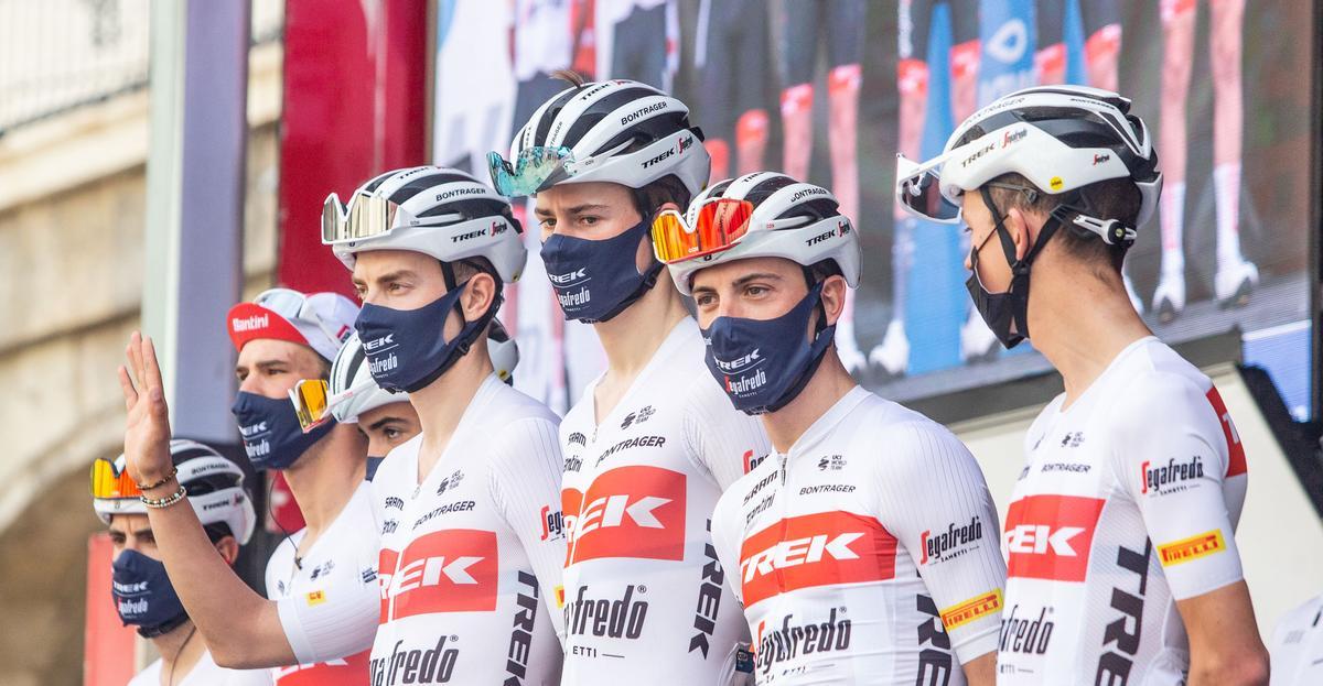 Salida de etapa de la Vuelta Ciclista a la Comunitat desde Alicante