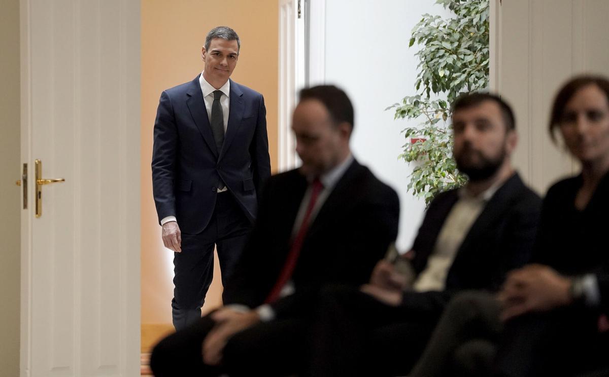 El presidente del Gobierno, Pedro Sánchez, antes de su intervención en Moncloa para anunciar el plan de respuesta a los aranceles.