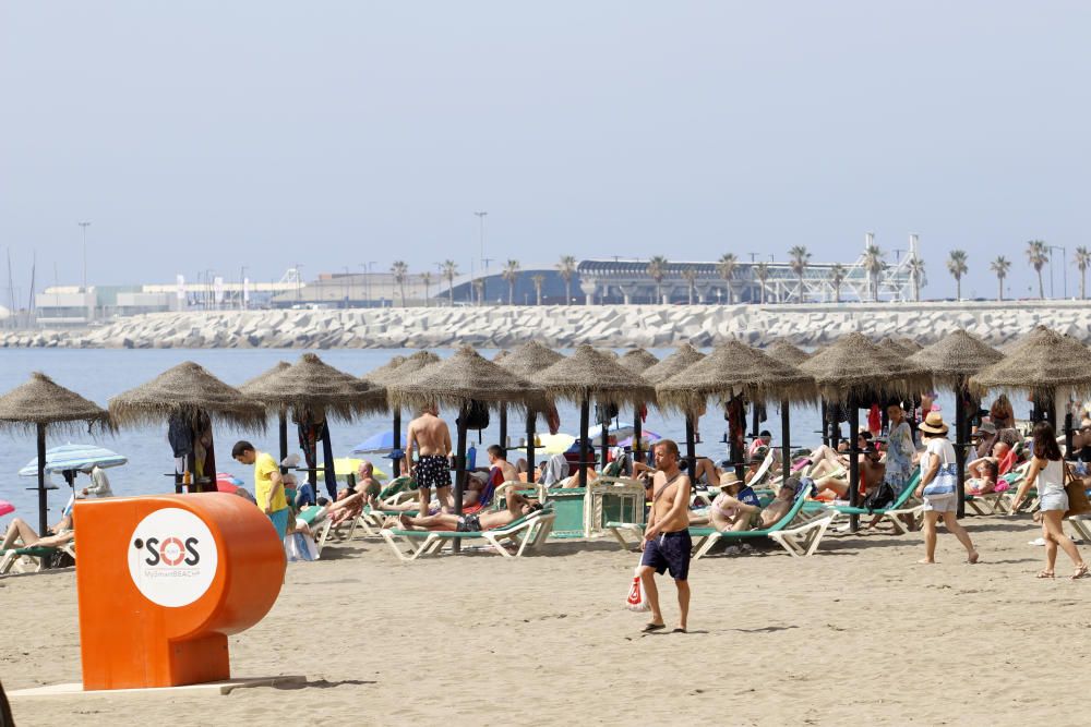 Así han quedado las playas de Málaga tras su limpieza por la Noche de San Juan.
