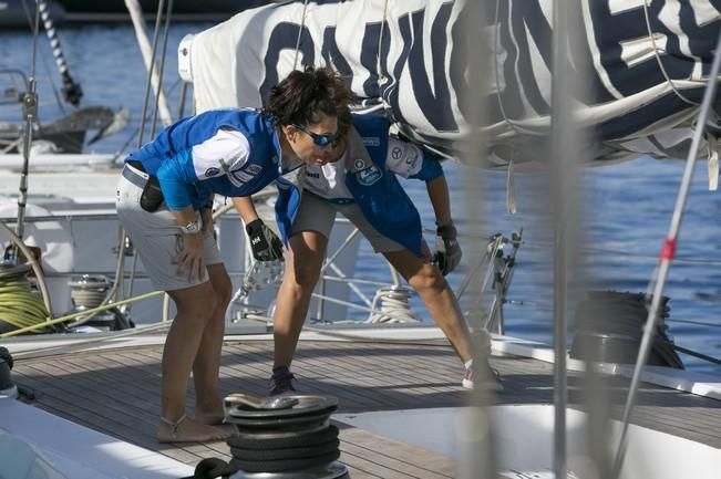 14/11/2016  deporte aventura sanidad  cinco mujeres que han superado el cancer cruzarán el atlántico patrocinadas por  pelayo que han realizado una escala en el muelle de marina de san miguel realizando un entrenamiento en la bahia