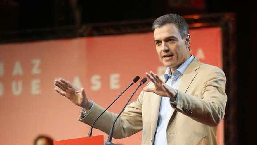 Sánchez, durante su intervención en Tenerife. // Efe