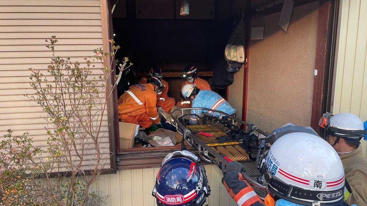 Un perro rescatista salva a una anciana en Japón 72 horas después del terremoto